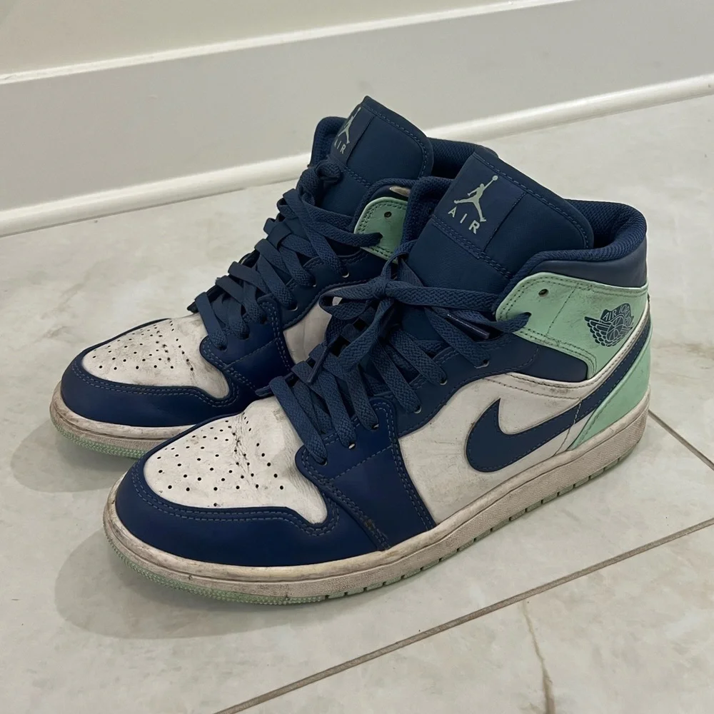 Air Jordan Blue Mint 1 Mid Sneakers Size 10 US